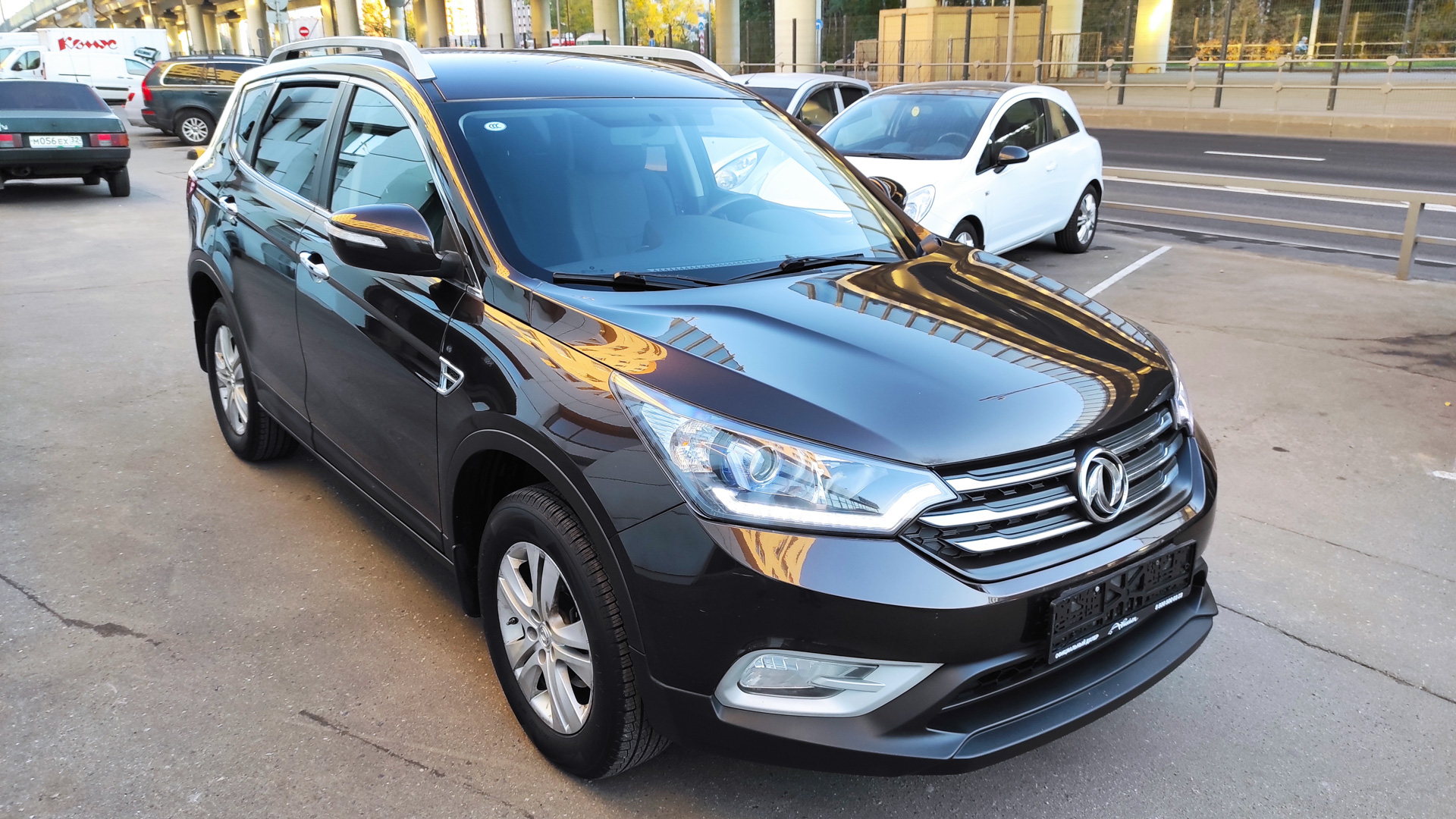 Dongfeng ax7 коричневый