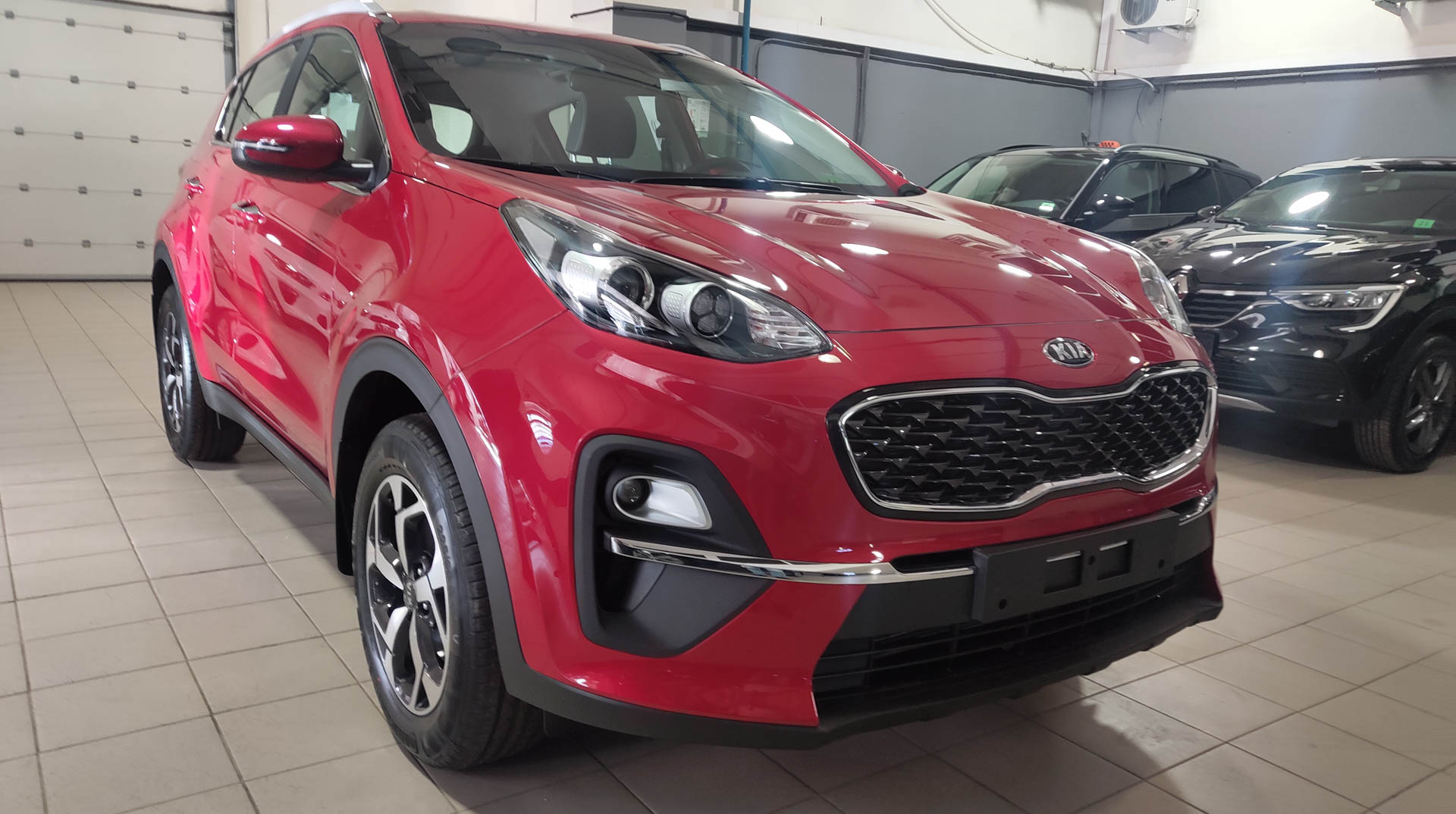 Купить красный KIA Sportage New Luxe 2.0 6AT (150 л.с.) 2WD (150 л.с.) 2024  по цене от 1 639 900 руб., Москва