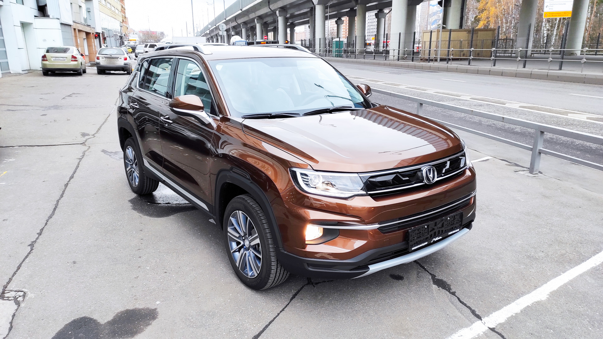 Купить коричневый Changan CS35Plus Luxe 1.6 МТ (128 л.с.) 2024 по цене от  969 900 руб., Москва